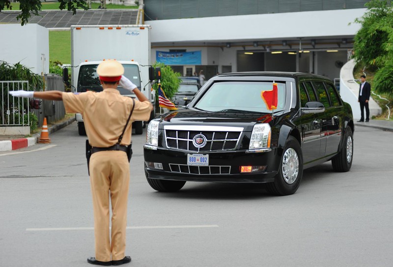 Dan sieu xe cung Tong thong Obama lan banh tai Ha Noi-Hinh-9